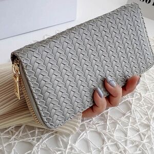 Womens Woven Wallet